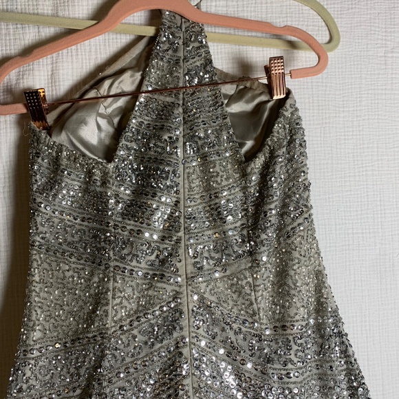 Aidan Mattox US sz 4 formal gown prom, banquet silver sequins flowy and elegant - Picture 8 of 16